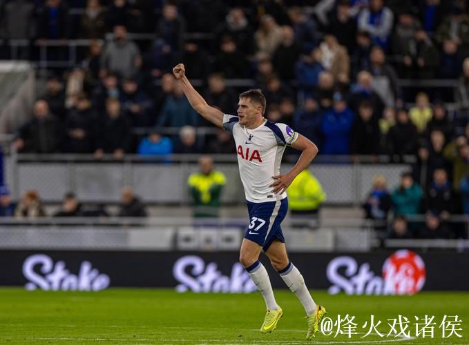 热刺内乱升级!斯彭斯替换下场怒批弗兰克,二度决裂 热刺内乱升级!斯彭斯替换下场怒批弗兰克,二度决裂